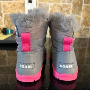 Kids Sorel Snowboots size 10